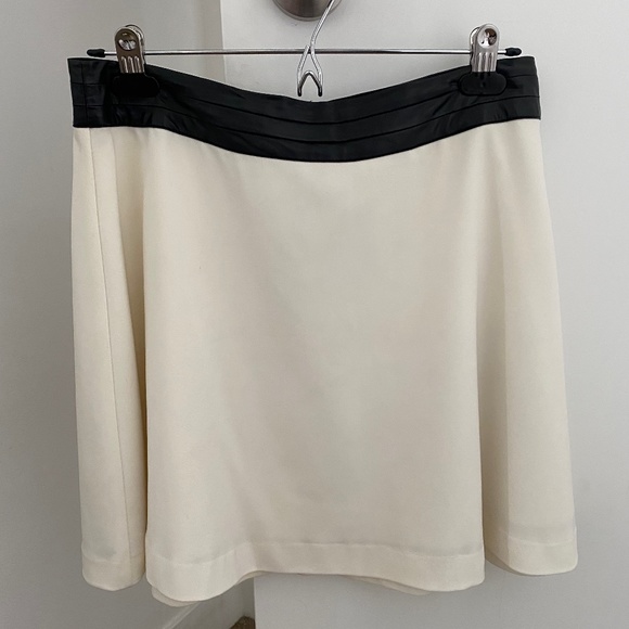 KENSIE BLACK & OFF-WHITE SKIRT WITH FAUX LEATHER WAISTBAND - Picture 1 of 8